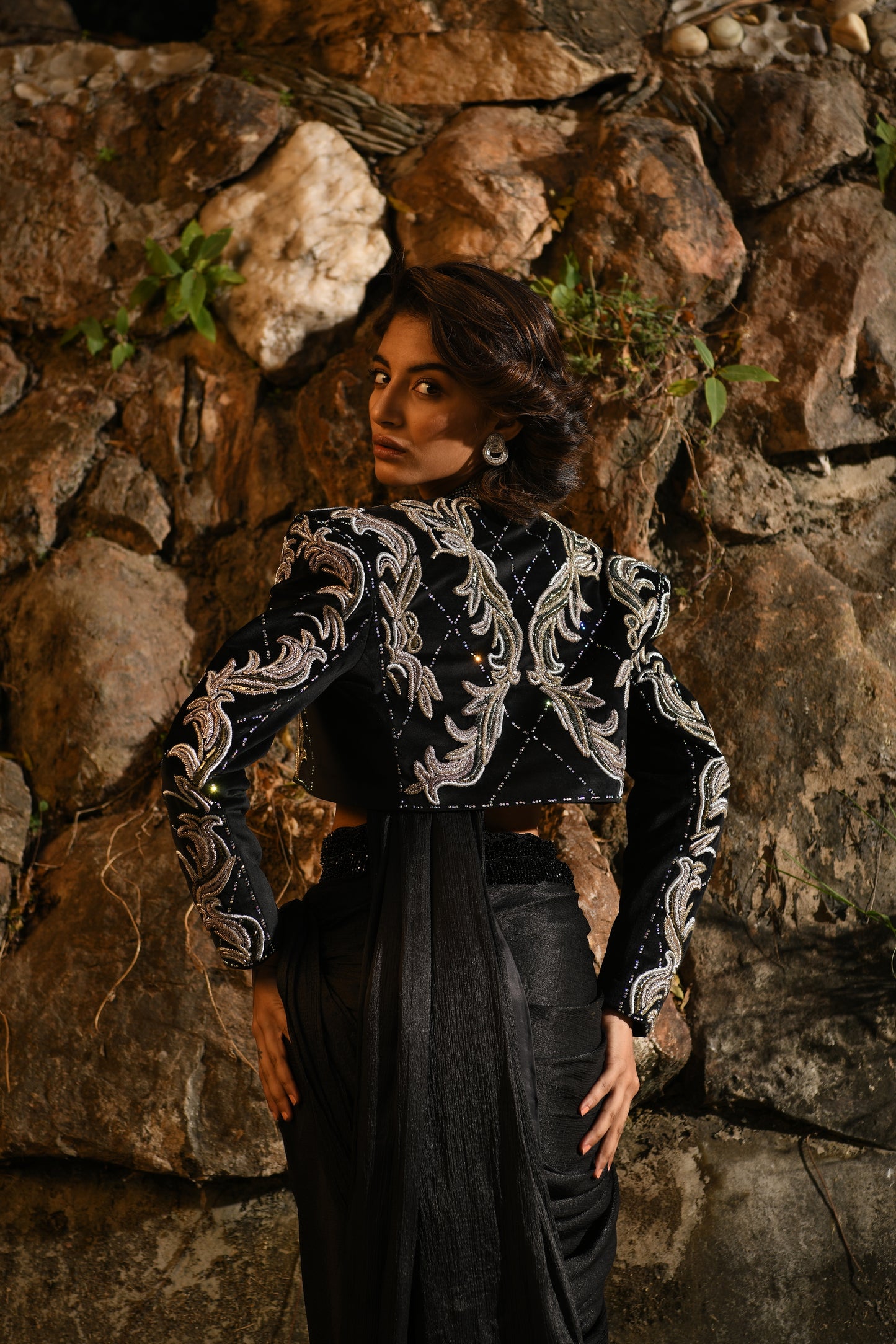 BLACK ROSE DRAPED STITCH SAREE