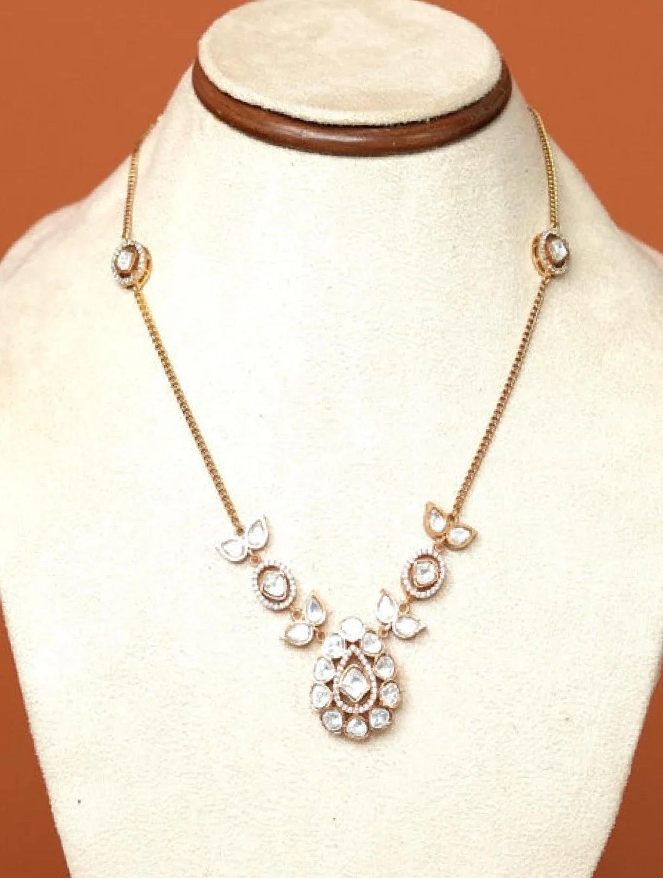 BIDYA PAAN DELICATE NECKLACE