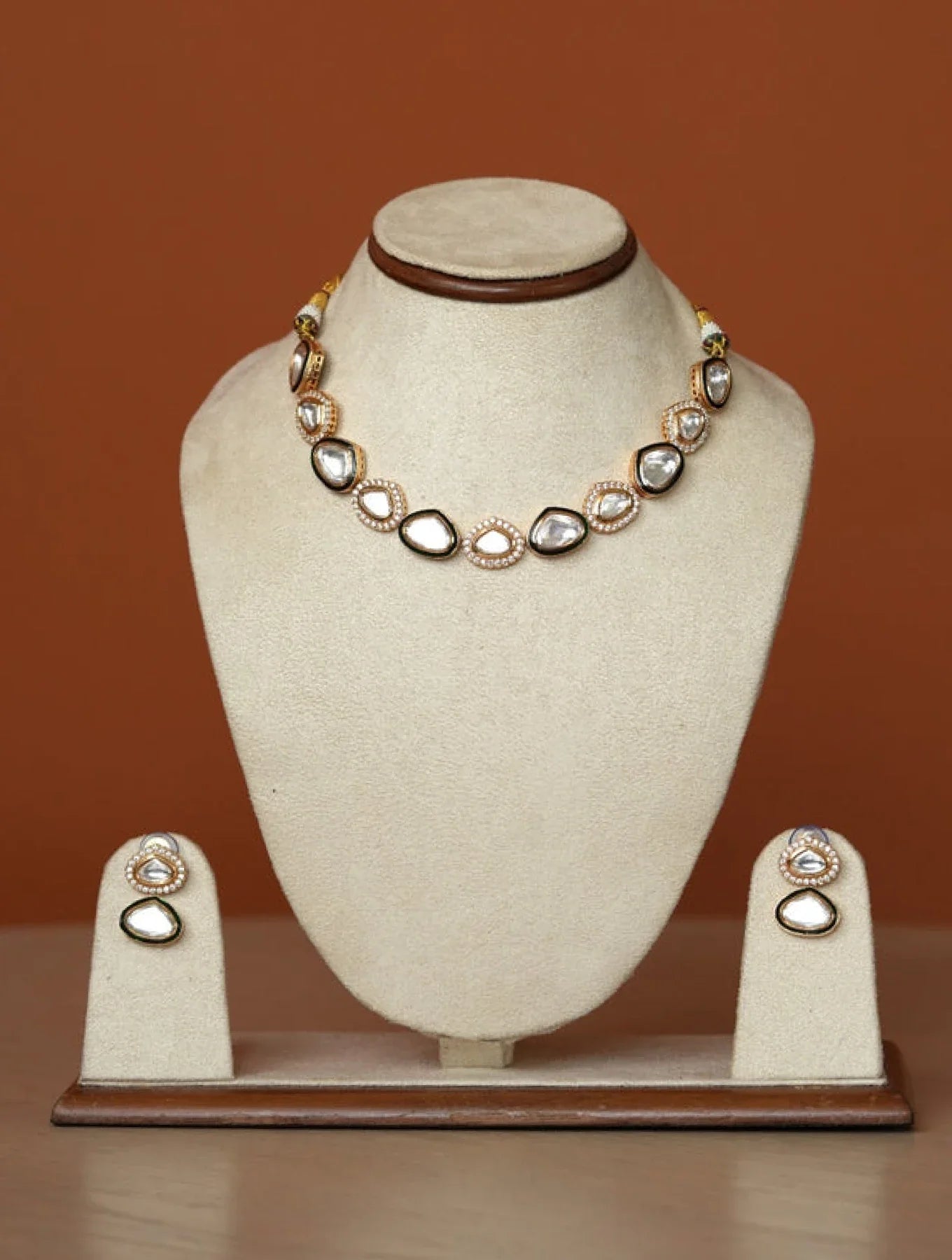 MEENA PAAN SHAPED SINGLE LINE POLKI NECKLACE SET WITH GREEN MEENA WORK AND EARRINGSSS
