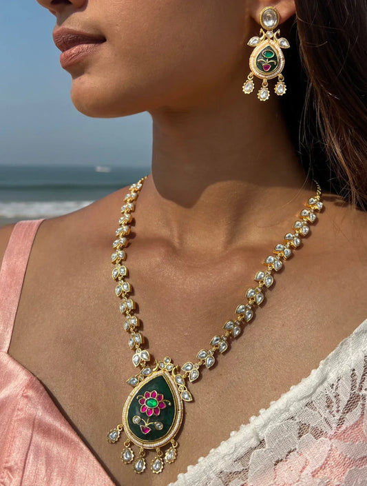 CLASSY DROP PENDANT WITH EARRINGSSS