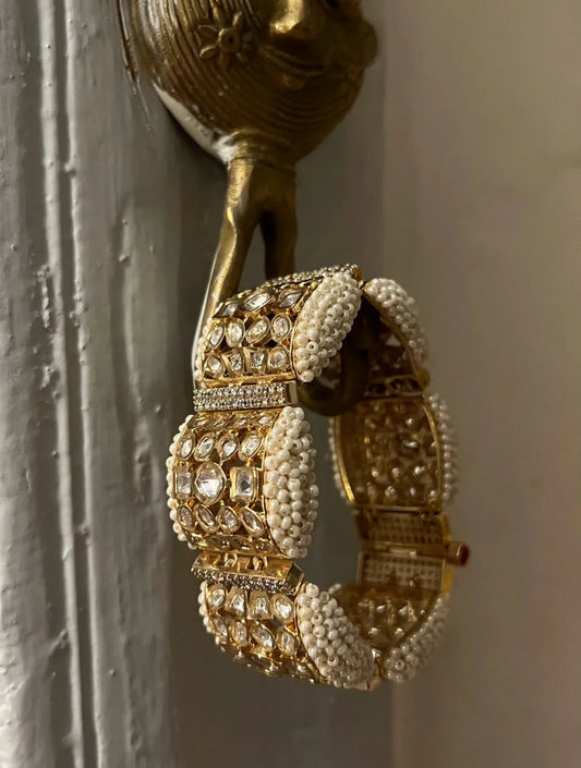 GAURIKA BIG SQUARE JADAU BRACLET