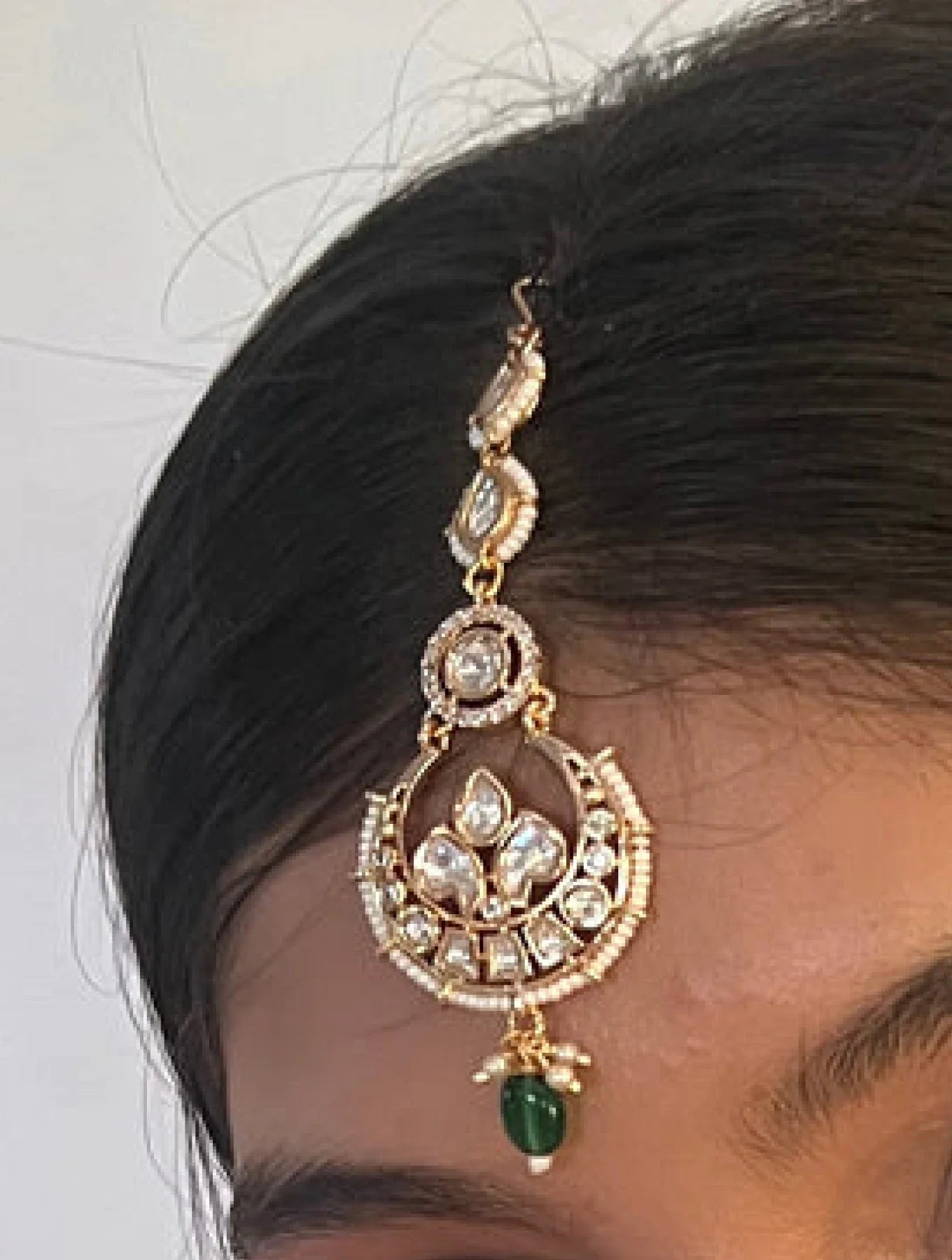 KRITIKA BASRA MOTI MAANGTIKKA