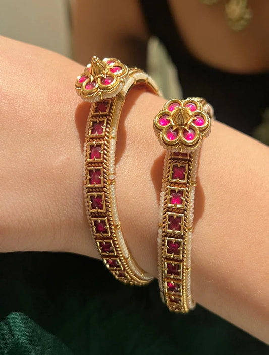 RISHIKA Flower Petal Jadau Faux Polki Bangle