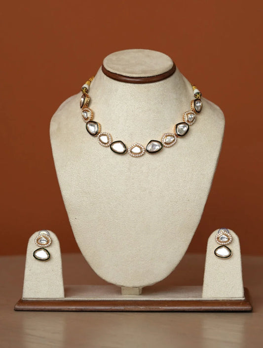 MEENA PAAN SHAPED SINGLE LINE POLKI NECKLACE SET WITH GREEN MEENA WORK AND EARRINGSSS